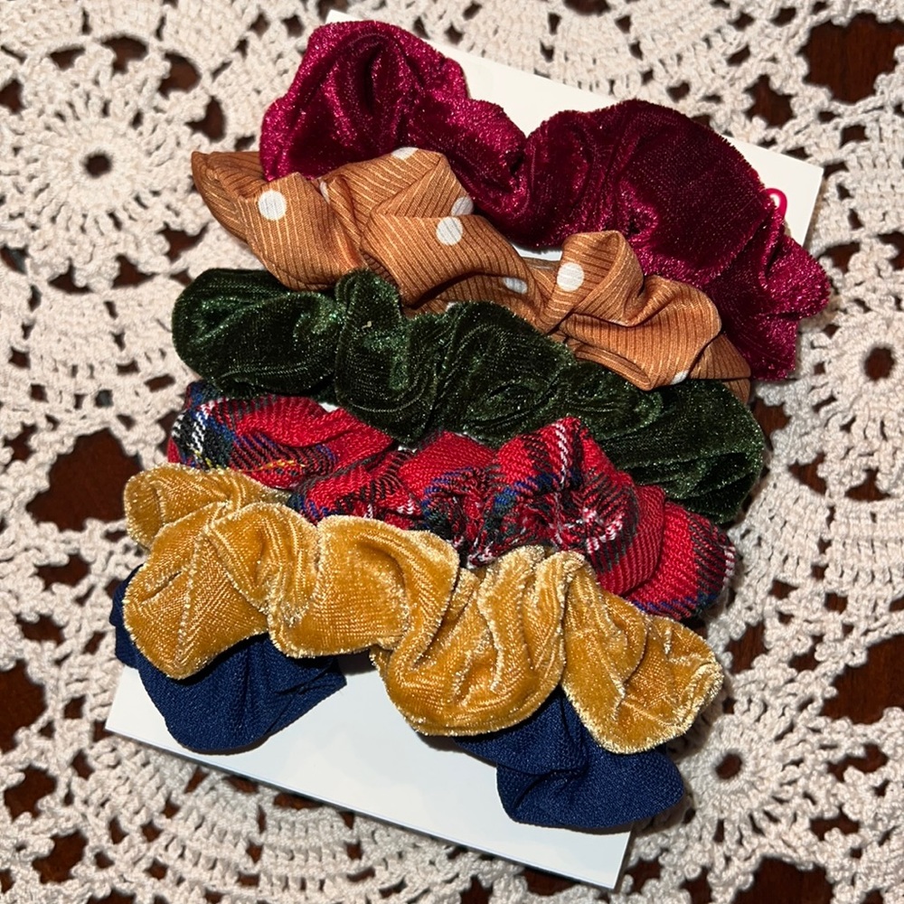 🌸New 6 pack SO brand hair scrunchies